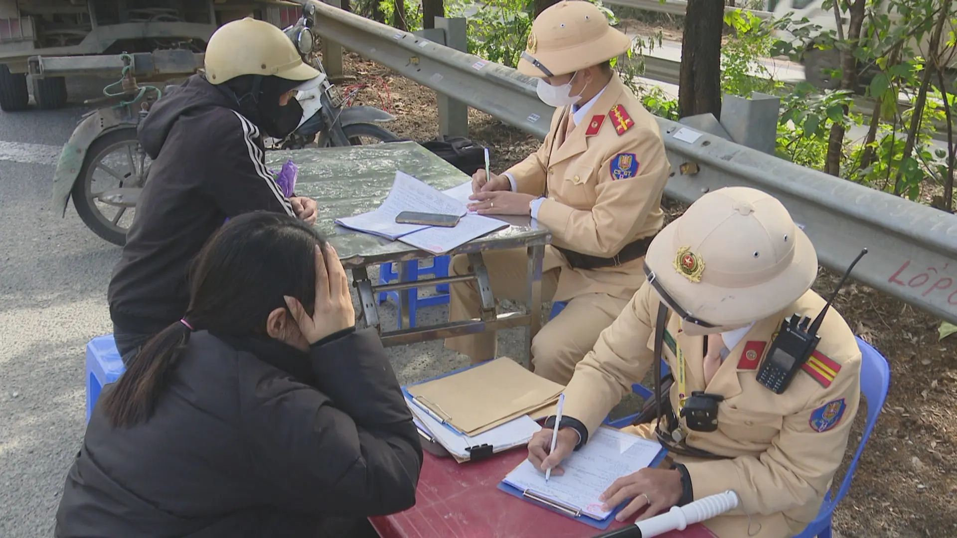 Xử lý người điều khiển xe máy đi vào đường cao tốc